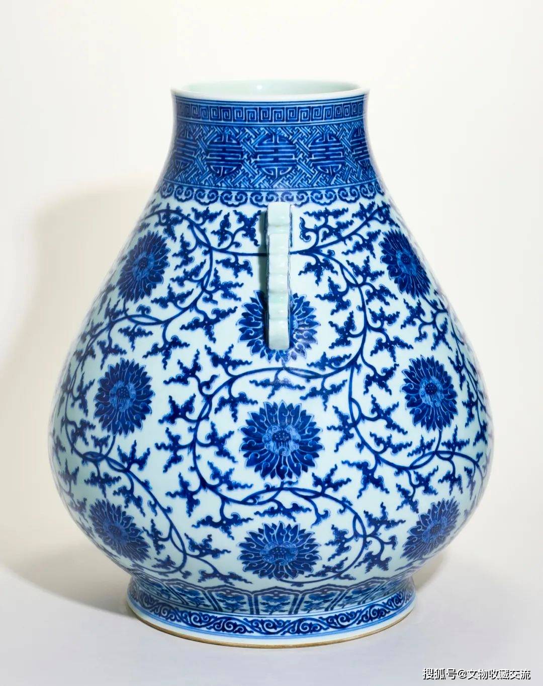 中国陶器 雲龍文花瓶 壺 中国陶器 雲龍文花瓶 壺 A unique and