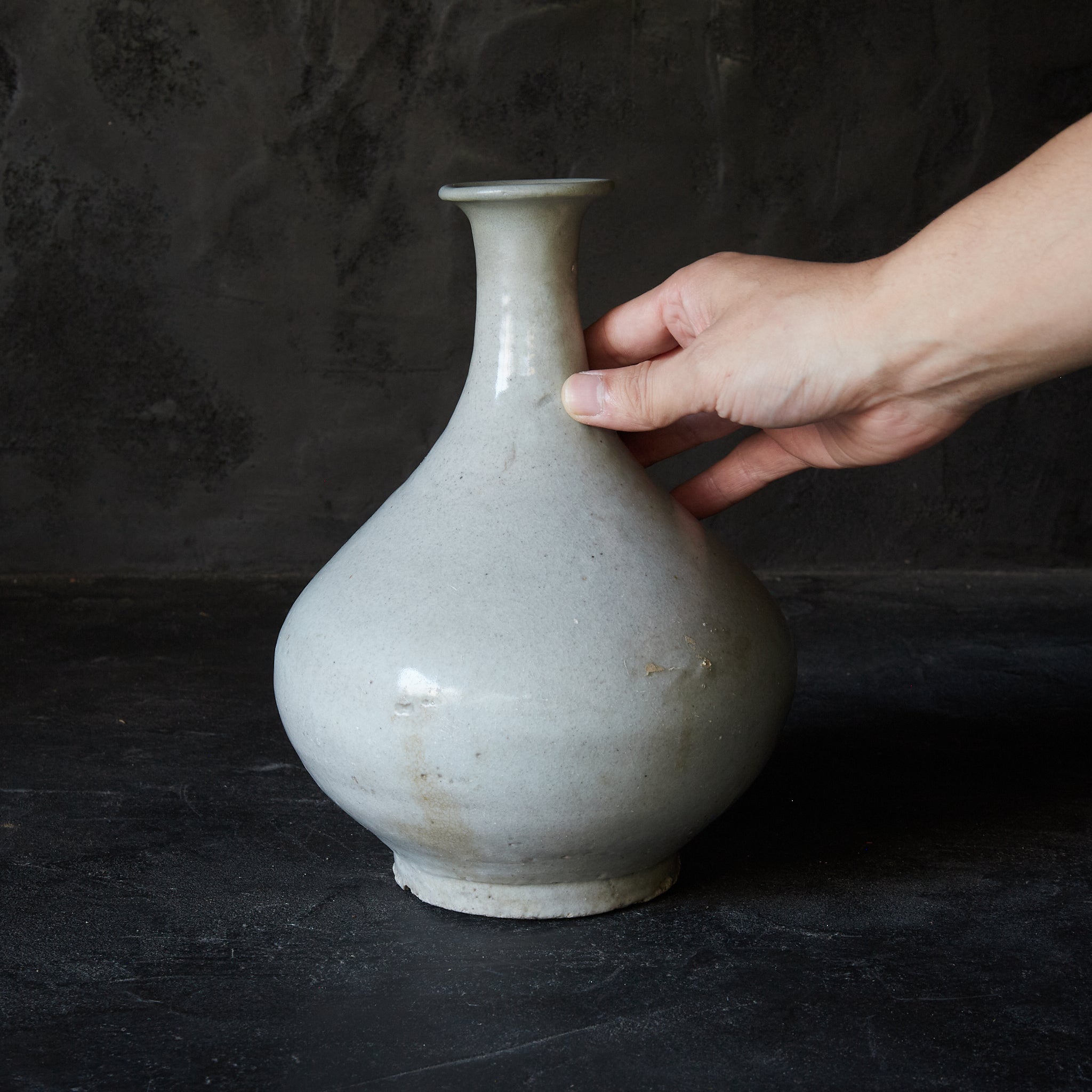 李朝 白磁下蕪瓶（1392–1897 CE） | 入蘆花（ロカニイル）