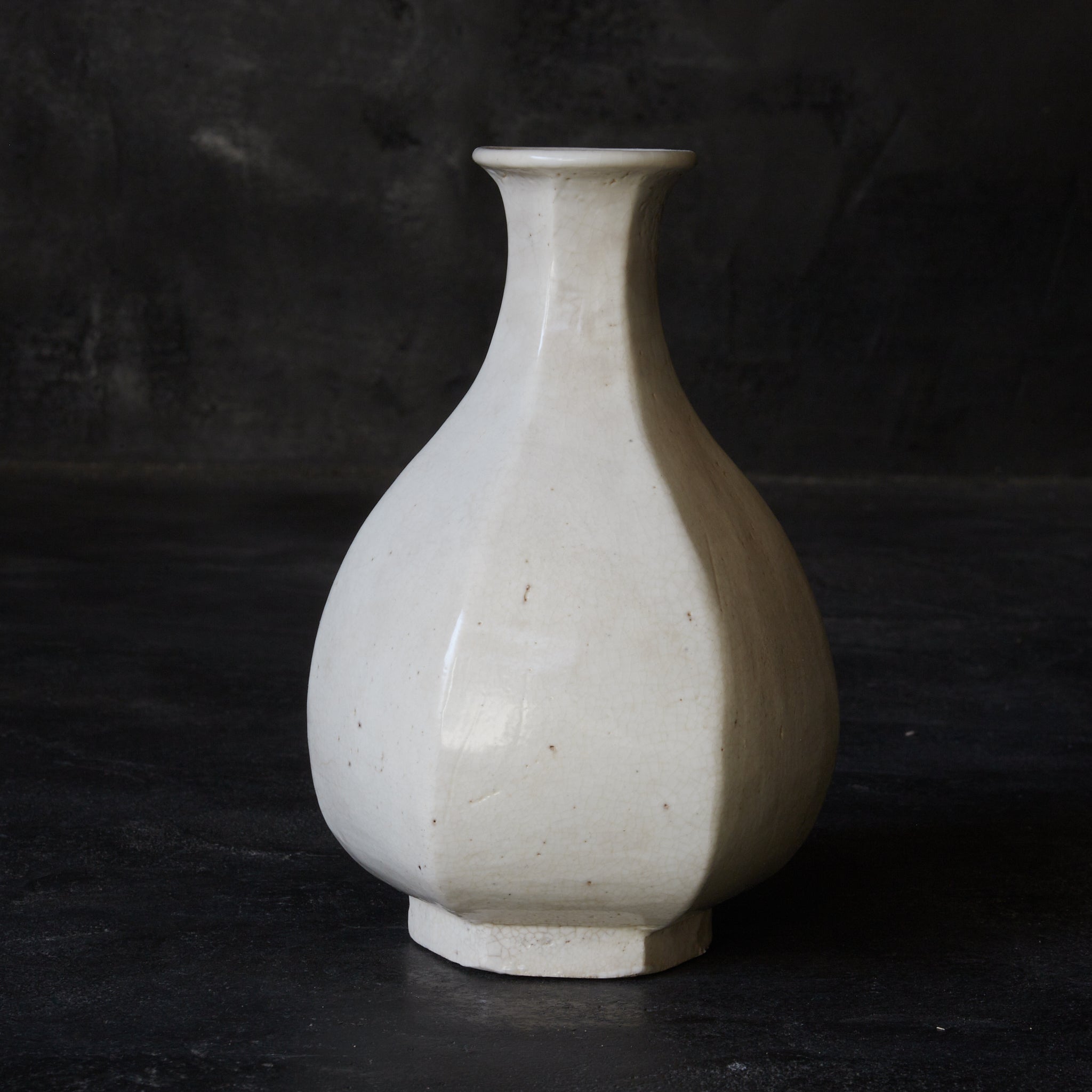 李朝 白磁面取瓶 徳利 木箱付（1392–1897 CE） | 入蘆花（ロカニイル）