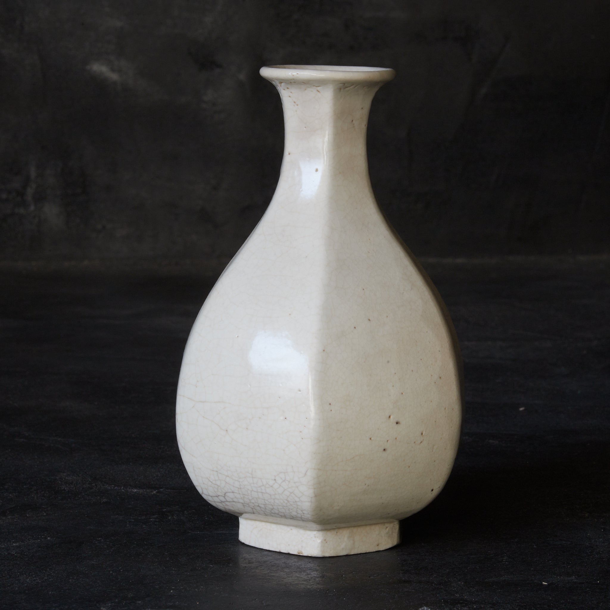 李朝 白磁面取瓶 徳利 木箱付（1392–1897 CE） | 入蘆花（ロカニイル）