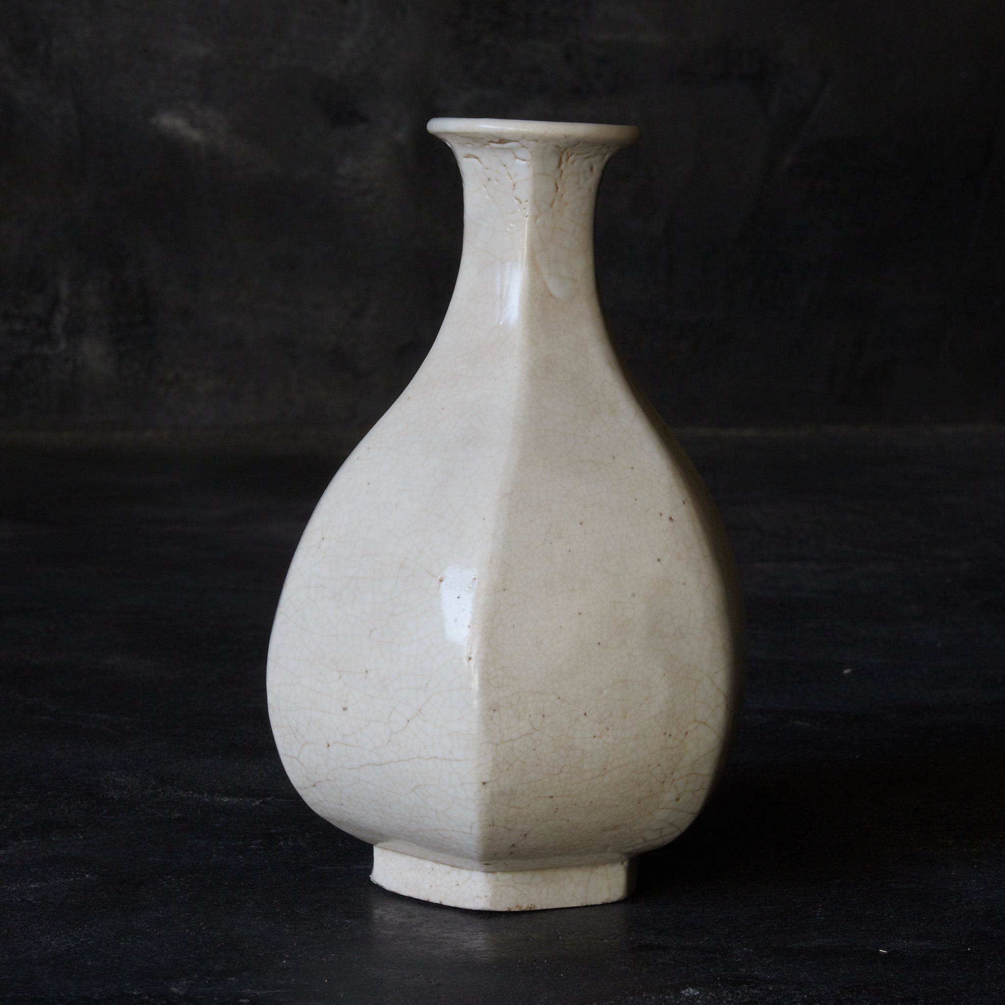 李朝 白磁面取瓶 徳利 木箱付（1392–1897 CE） | 入蘆花（ロカニイル）