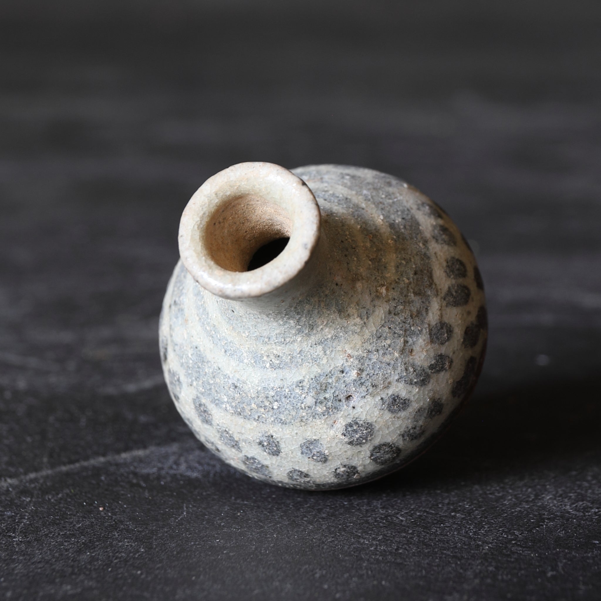 タイ・骨董】宋胡録（スンコロク）白灰釉 小壺（中世：14–16世紀） 宋