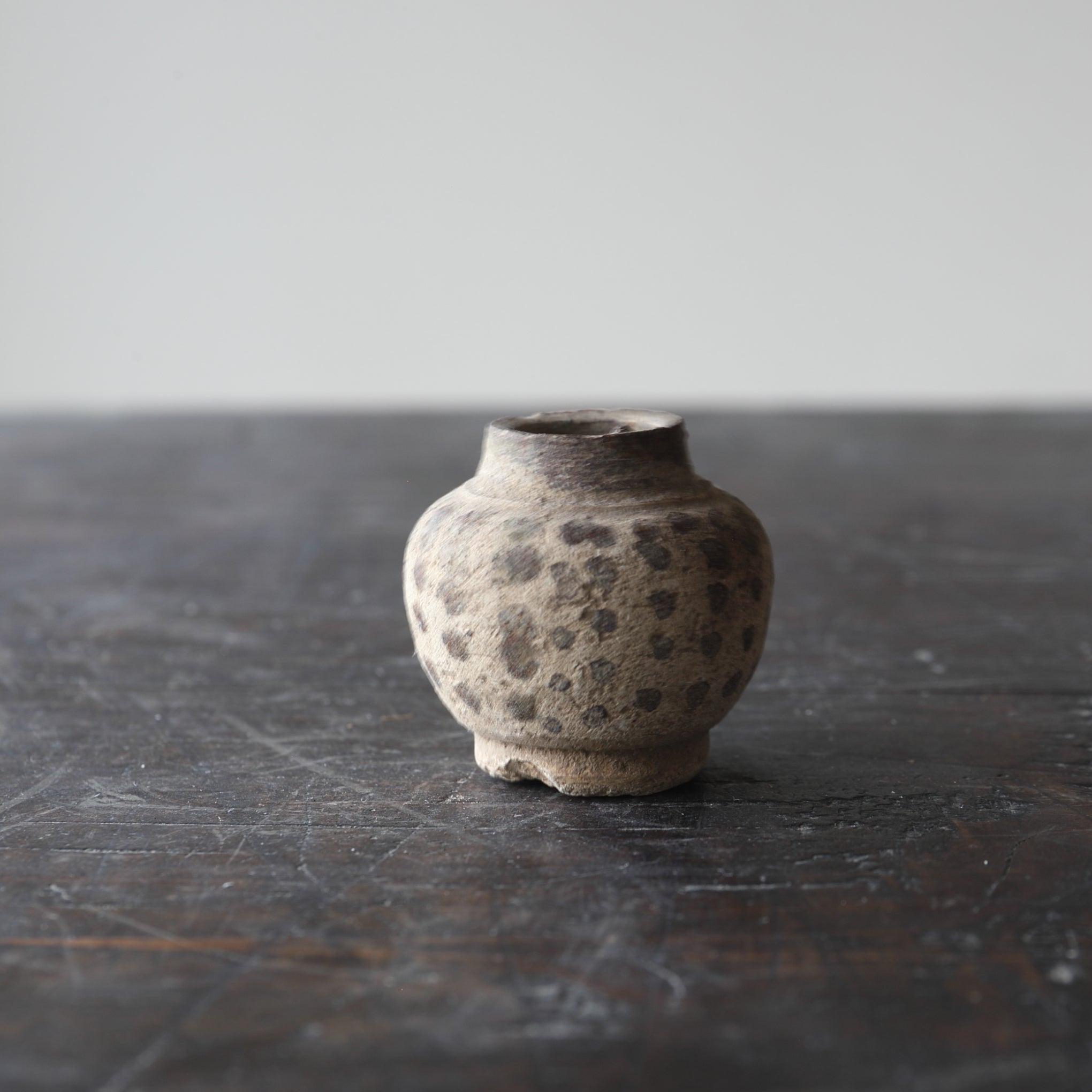 タイ・骨董】宋胡録（スンコロク) 白灰 青磁 小壺（1301年~1600年 タイ