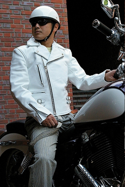 白いライダースジャケット ホワイト、ライダースジャケット、革ジャン