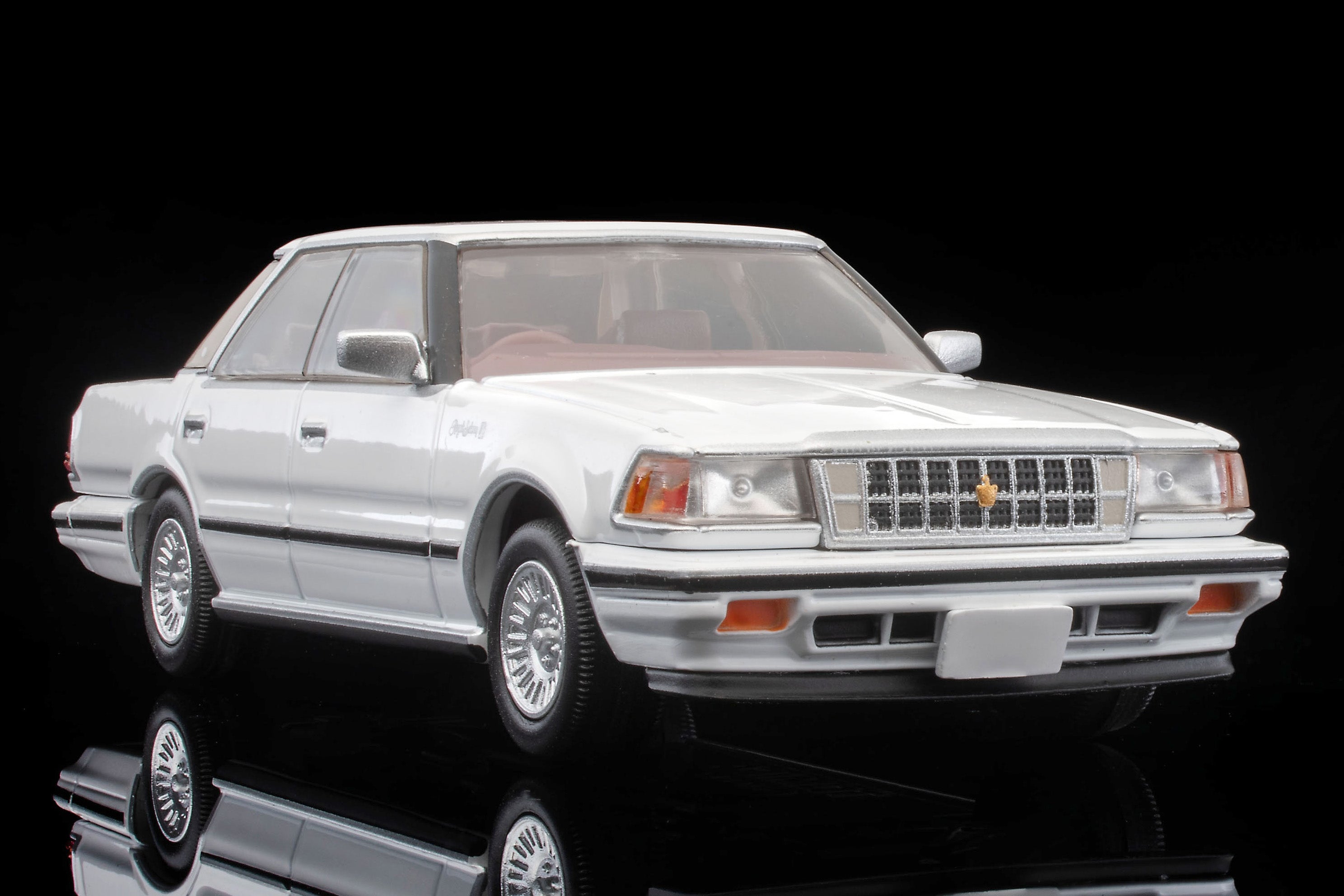 TLV 1/64 LV-N199c トヨタ クラウン ハードトップ 3.0ロイヤルサルーン