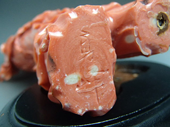 桃珊瑚でできた天女像の置物！ ここまで大きいと値段は一体いくらに