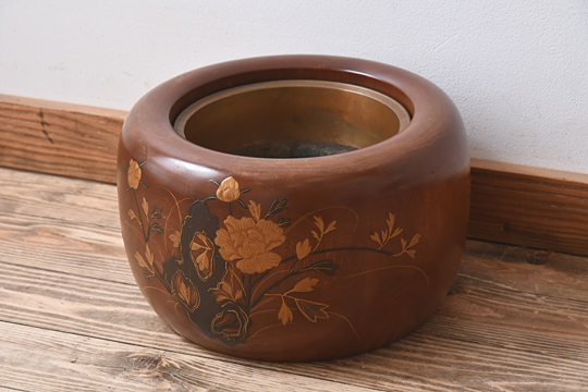 インテリアにも暖房具にも使える！アンティーク火鉢の簡単活用術