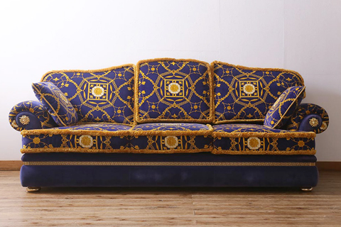 ヴェルサーチの家具がそろう国内初のホームコレクション専門店が銀座に