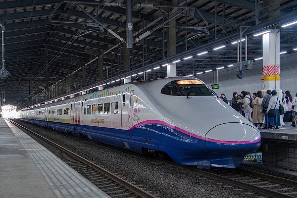 E2系「Magical Dream Shinkansen」が新潟駅に出現、そしてサヨナラ