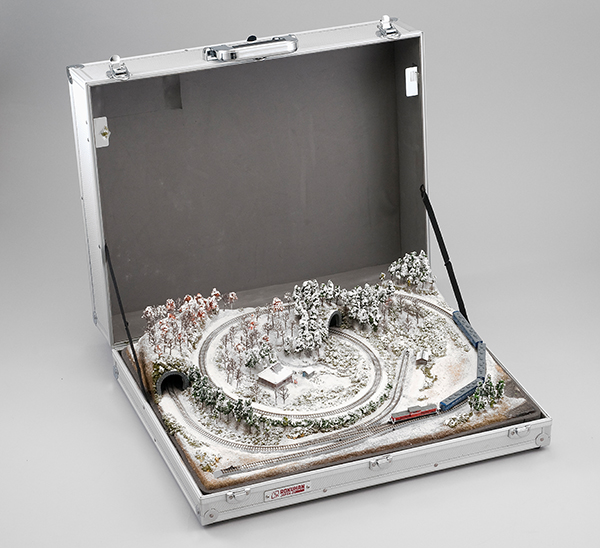 ケースあり】N保管用ジオラマ「晩秋の線路」—時を忘れるクラシック