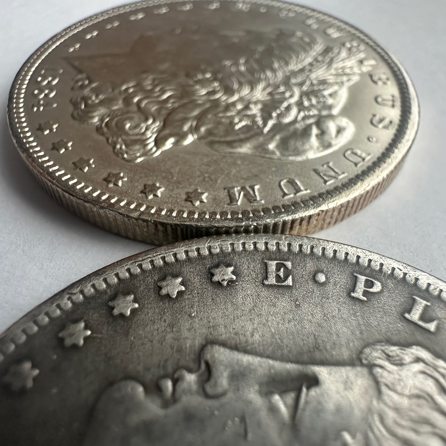 アメリカの1ドル銀貨「モルガンダラー銀貨」の本物と偽物の見分け方を