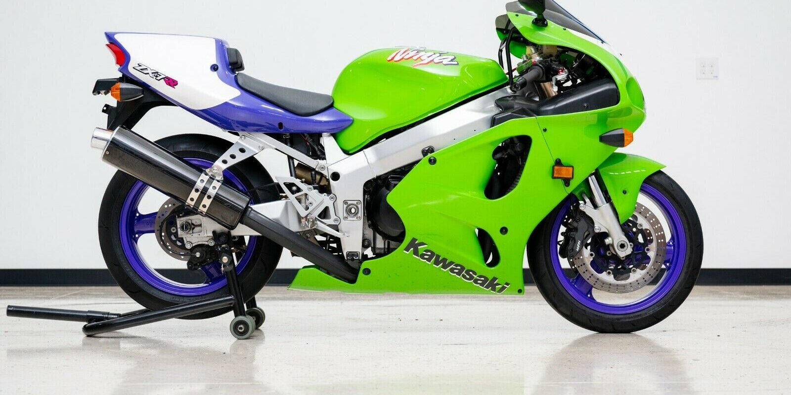 Racetrack Weapon: 1996 Kawasaki ZX-7RR - Rare SportBikesForSale