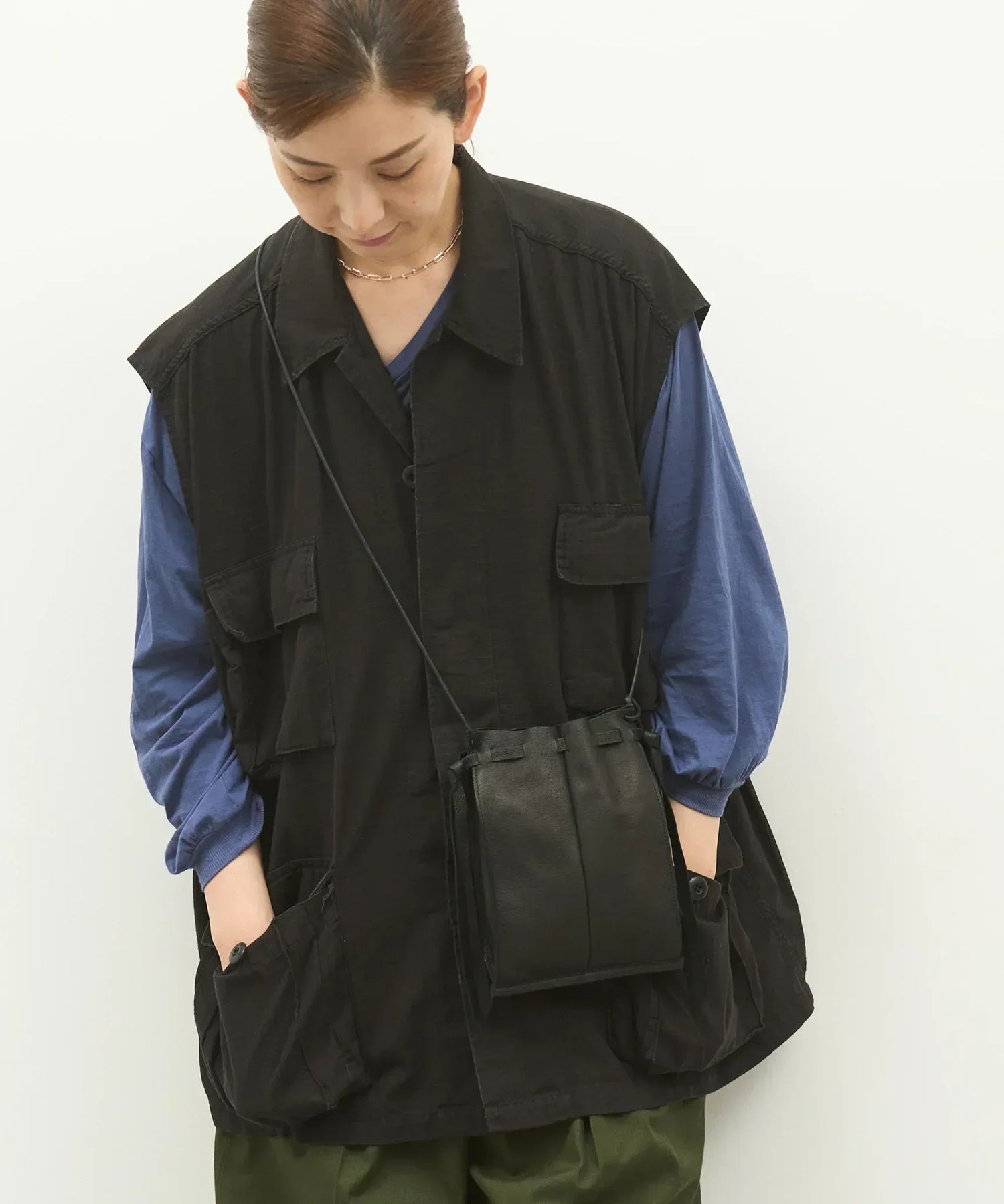 REN】アクセサリー感覚で使える豚革ショルダーバッグ - 小ぶりで男女