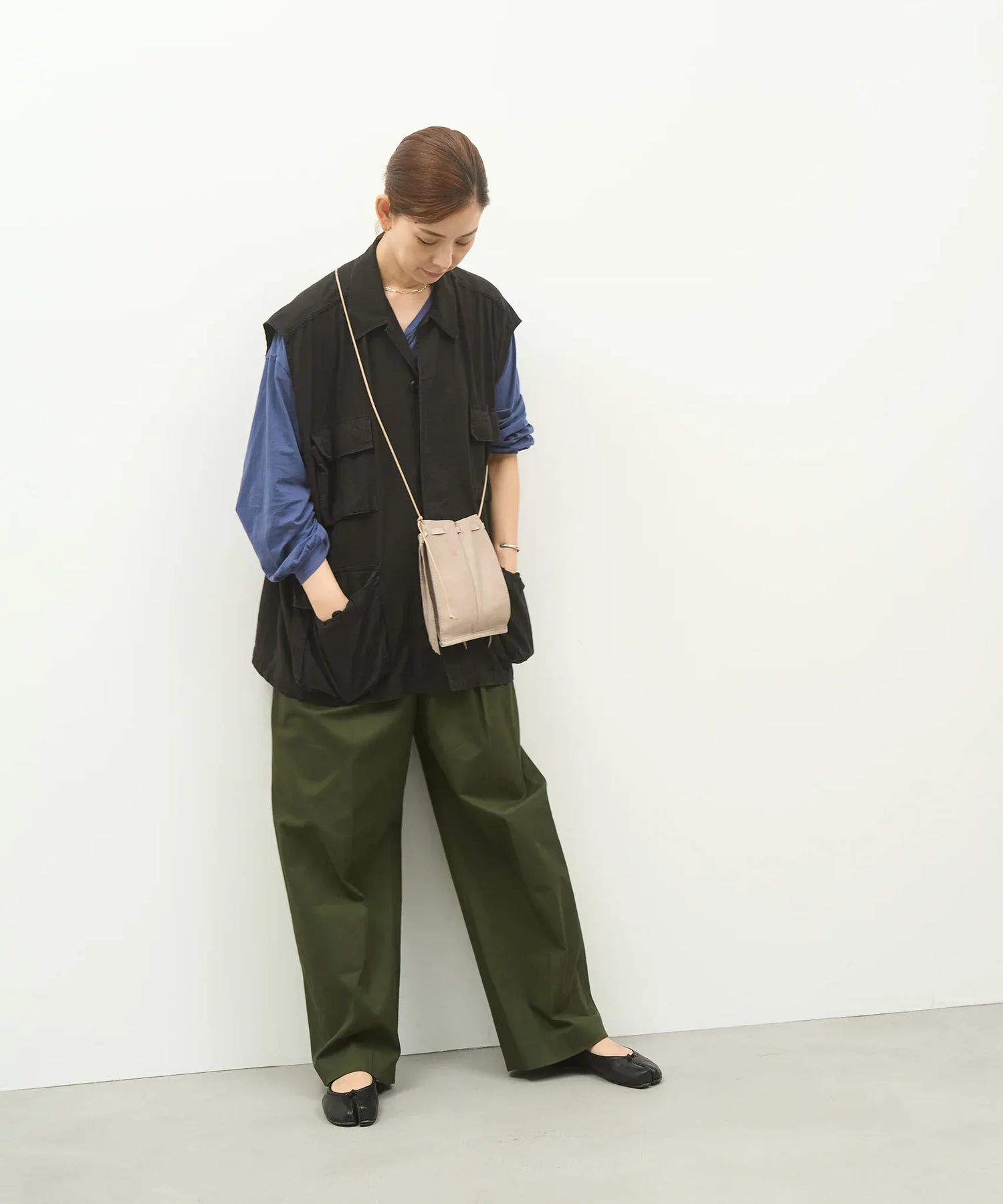 REN】アクセサリー感覚で使える豚革ショルダーバッグ - 小ぶりで男女