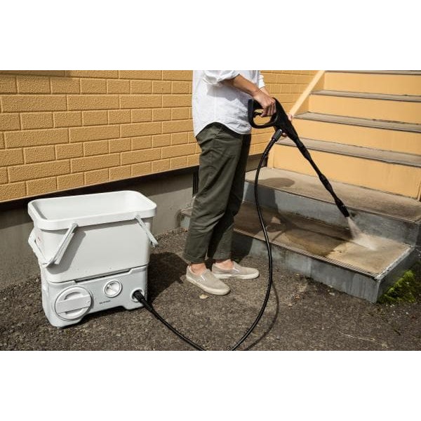アイリスオーヤマ SDT-L01N タンク式高圧洗浄機コードレスタイプの商品