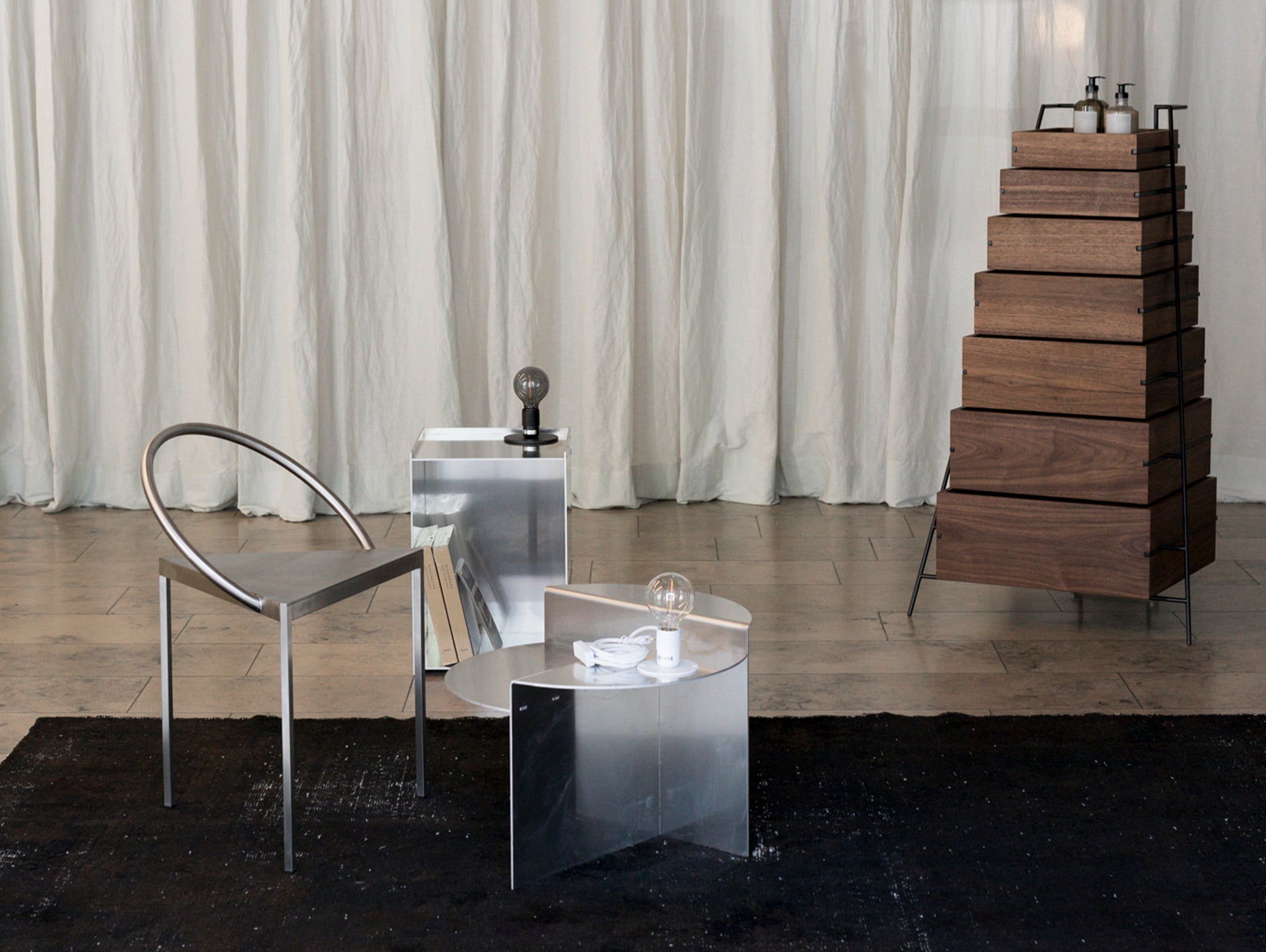 Framaのリベットボックステーブル – Really Well Made