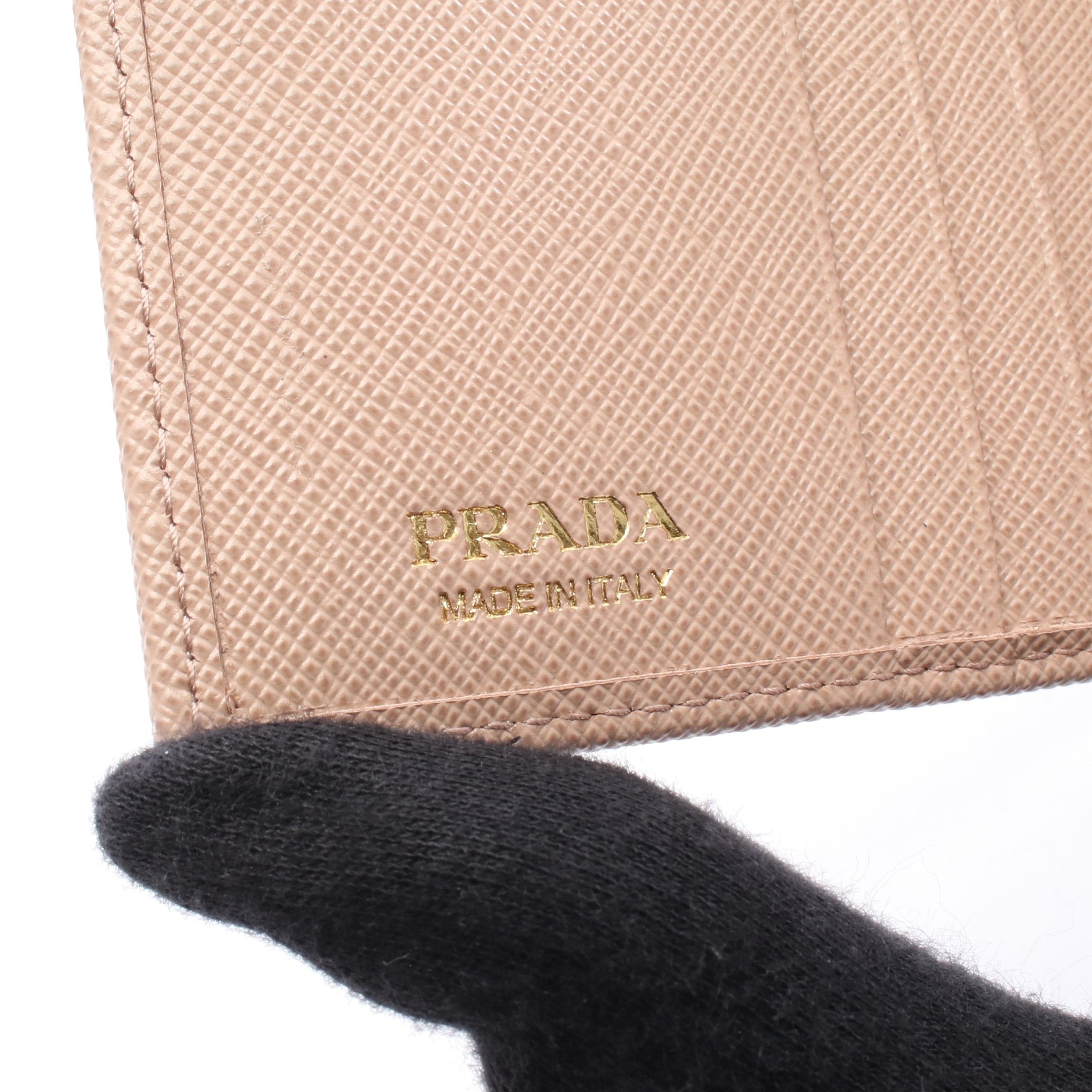 二つ折り財布 レザー ピンク プラダ – RECLO