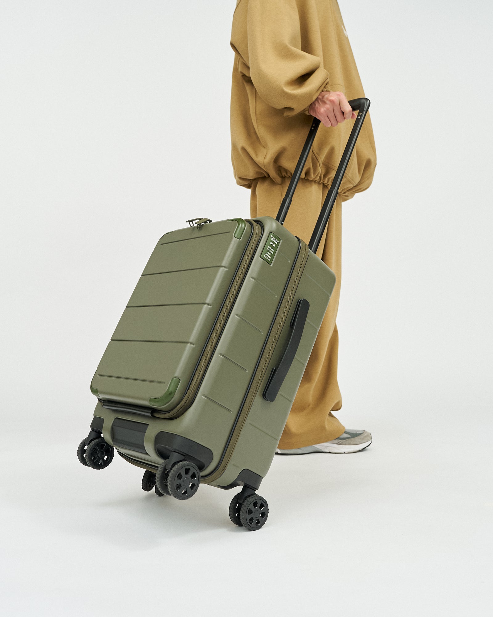 Fresh Service / ace. x FTS CABIN CASE – redtriangle