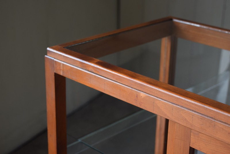 アンティーク 木枠の5面ガラスショーケース | REFACTORY antiques