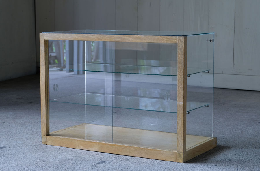 アンティーク 細い木枠とガラスのショーケース | REFACTORY antiques