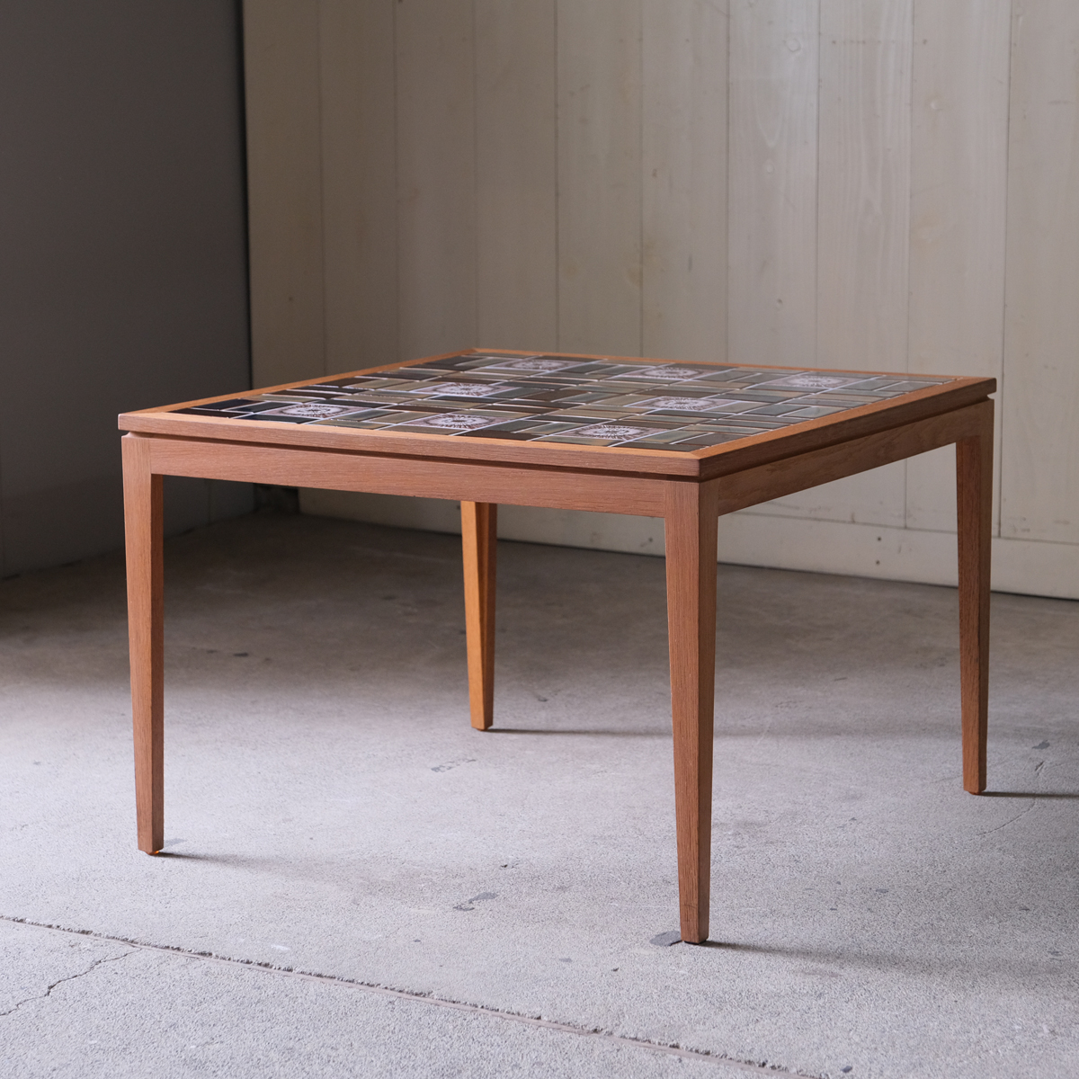 70B ヴィンテージ花模様タイル付きローテーブル 70B ヴィンテージ花