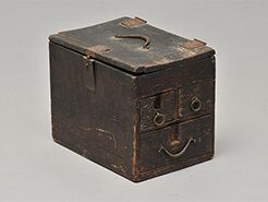 銭箱|交易|解説・民具100選|展示室|関ケ原町歴史民俗学習館