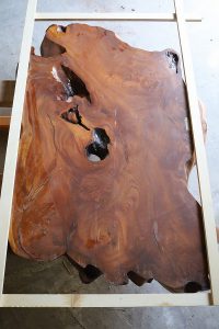 おばちゃんちの欅一枚板をレジンテーブルへ！ | レジンテーブル専門店