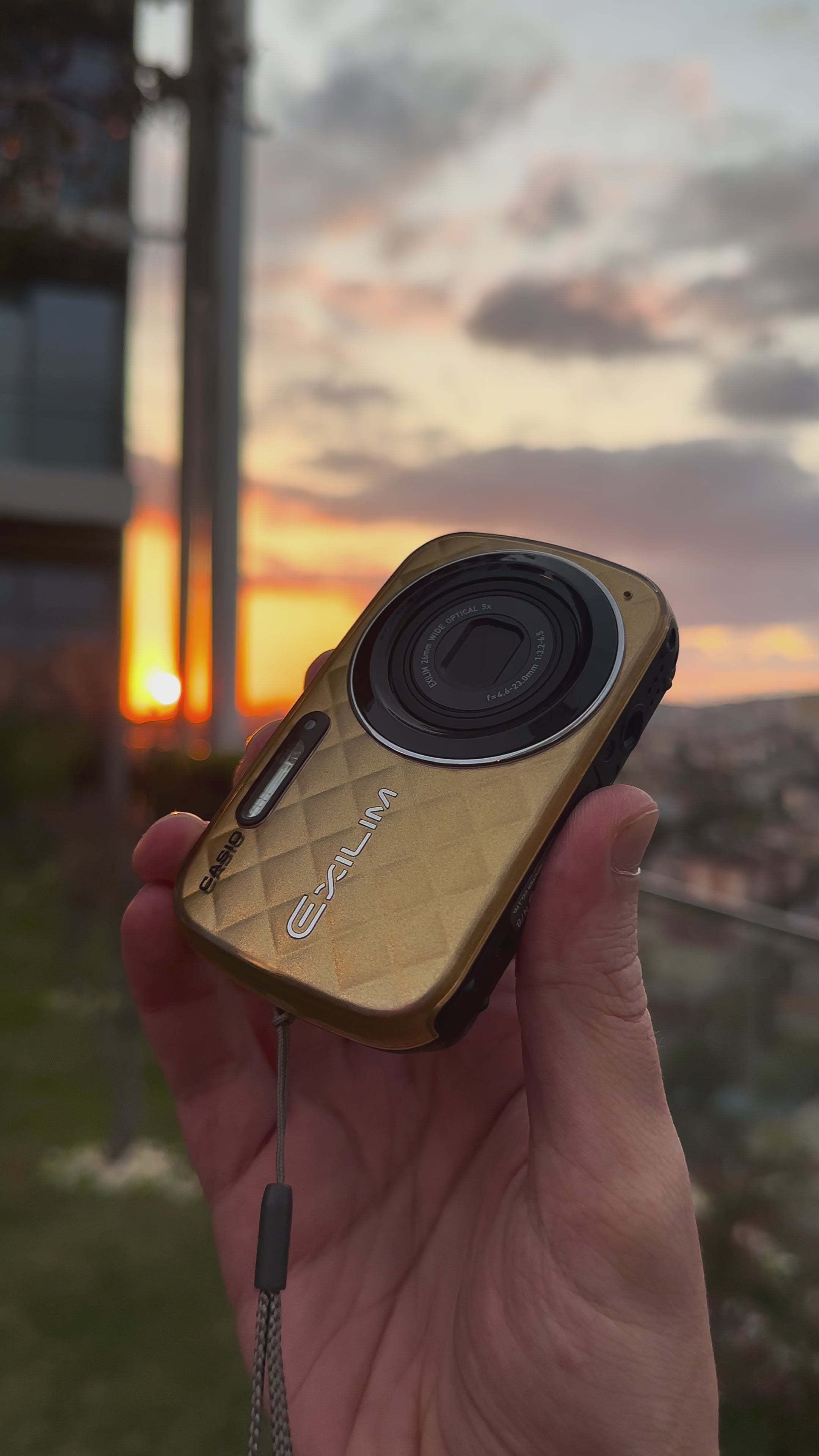 Casio Exilim EX-N10 Gold Edition – Retro Camera Land