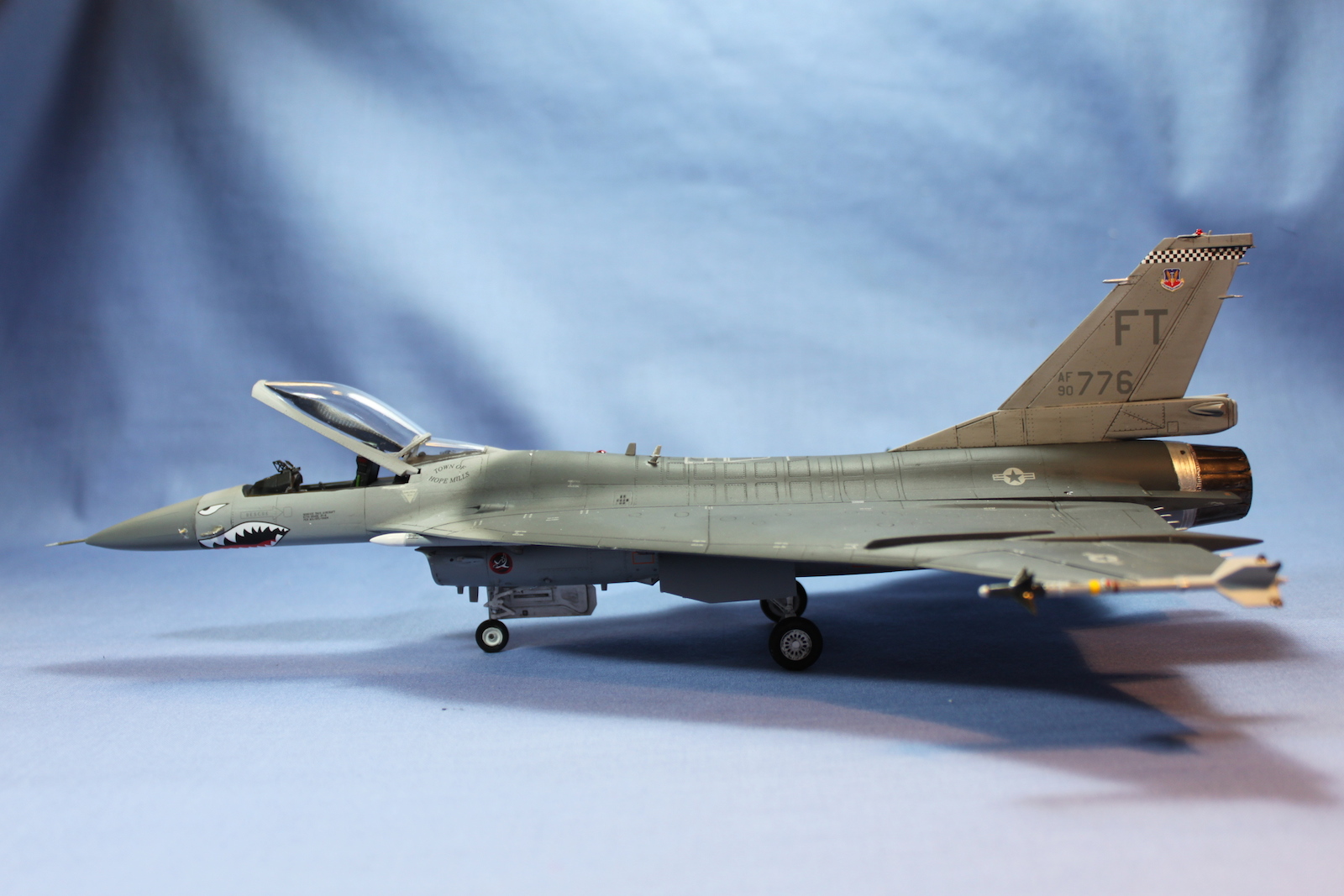 F-16XL Experimental Fighter | IPMS/USA Reviews Website