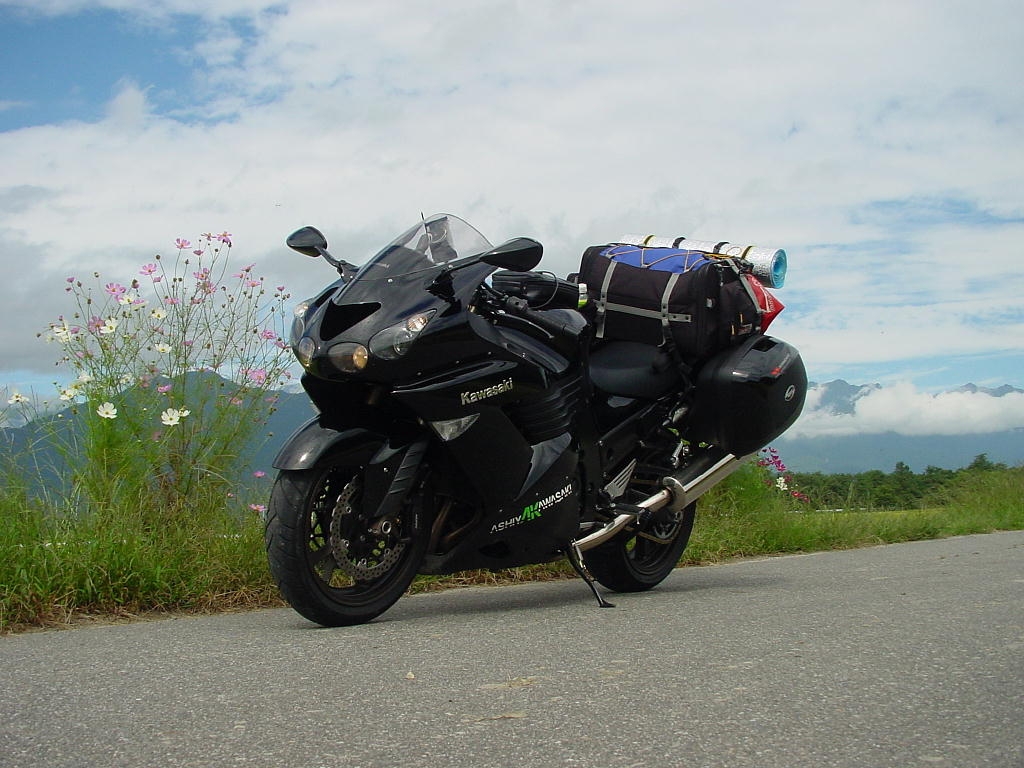 価格.com - 『後半はGIVIのパニアケースを装着。』カワサキ ZZR1400