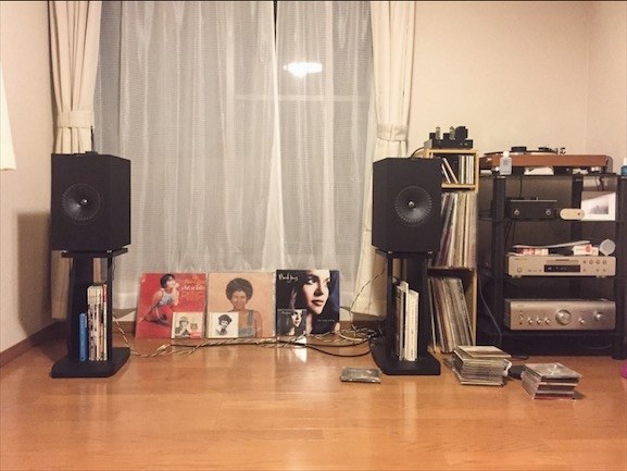 ボーカルの抜けが気持ちいい自然な音』 KEF Q350 [サテンブラック ペア