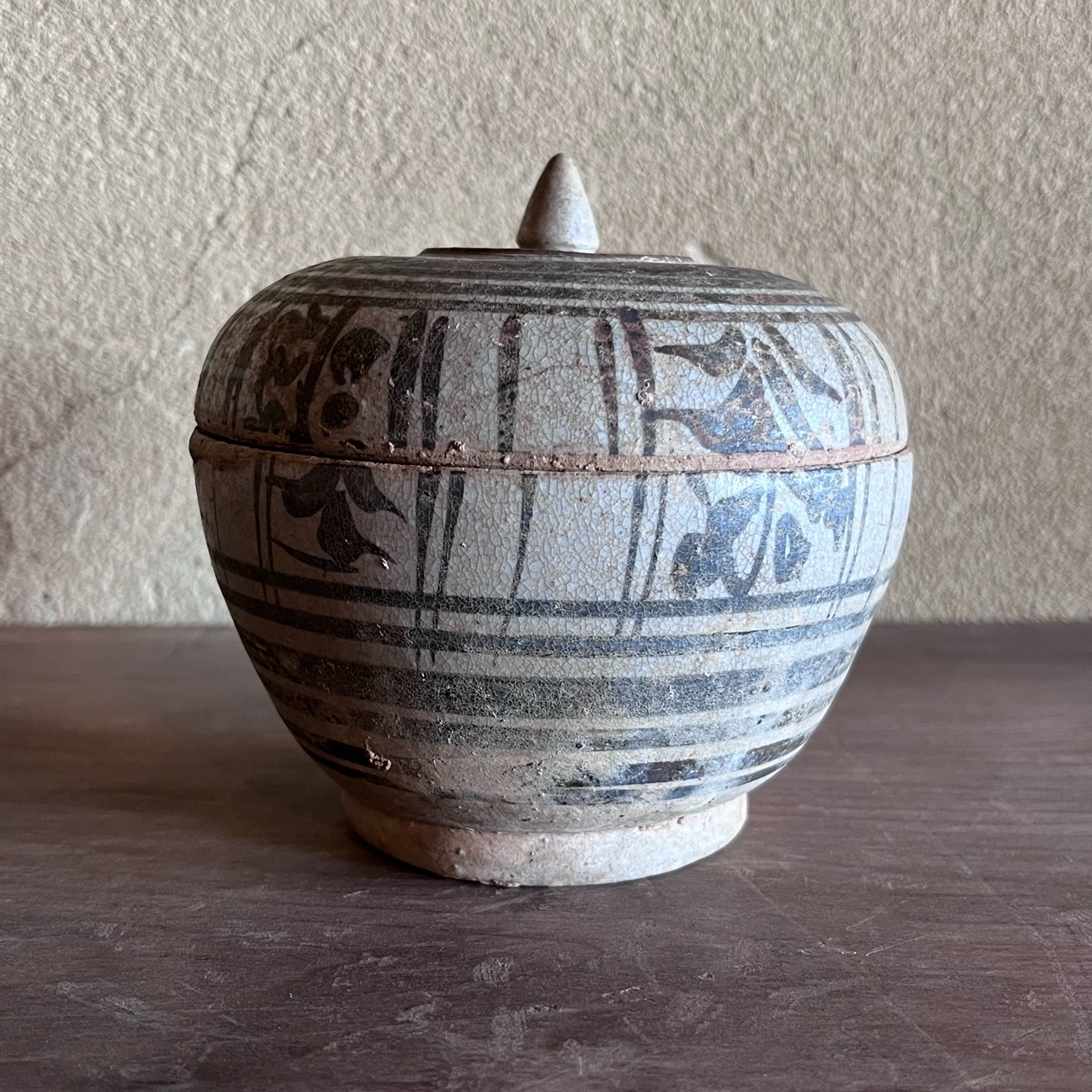 タイ古陶磁 スンコロク 宋胡禄 唐草文 盒子 香合 時代箱付 Z 8540 R