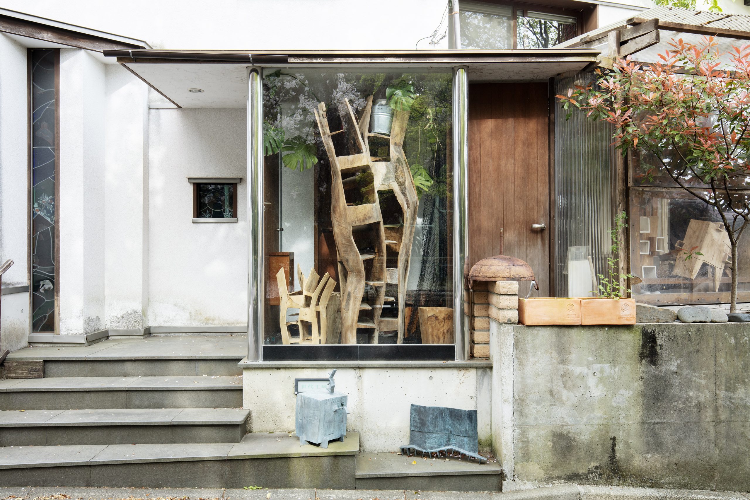 一緒に暮らしたい、かけがえのないものVol.1 「象鯨彫刻家具」 | 人生