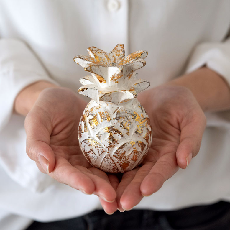 木彫りパイナップル ウッドパイン 天然木 約5.5×5.5×9cm パイナップル