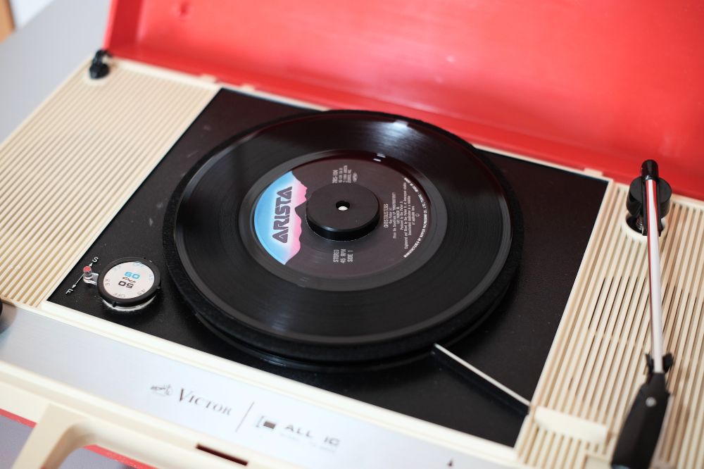 通販｜レトロなポータブルレコードプレーヤー｜ビクター（victor） PE