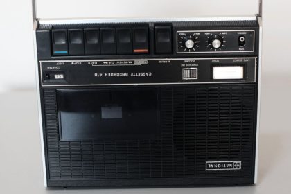 通販｜レトロなポータブルレコードプレーヤー｜ビクター（victor） PE