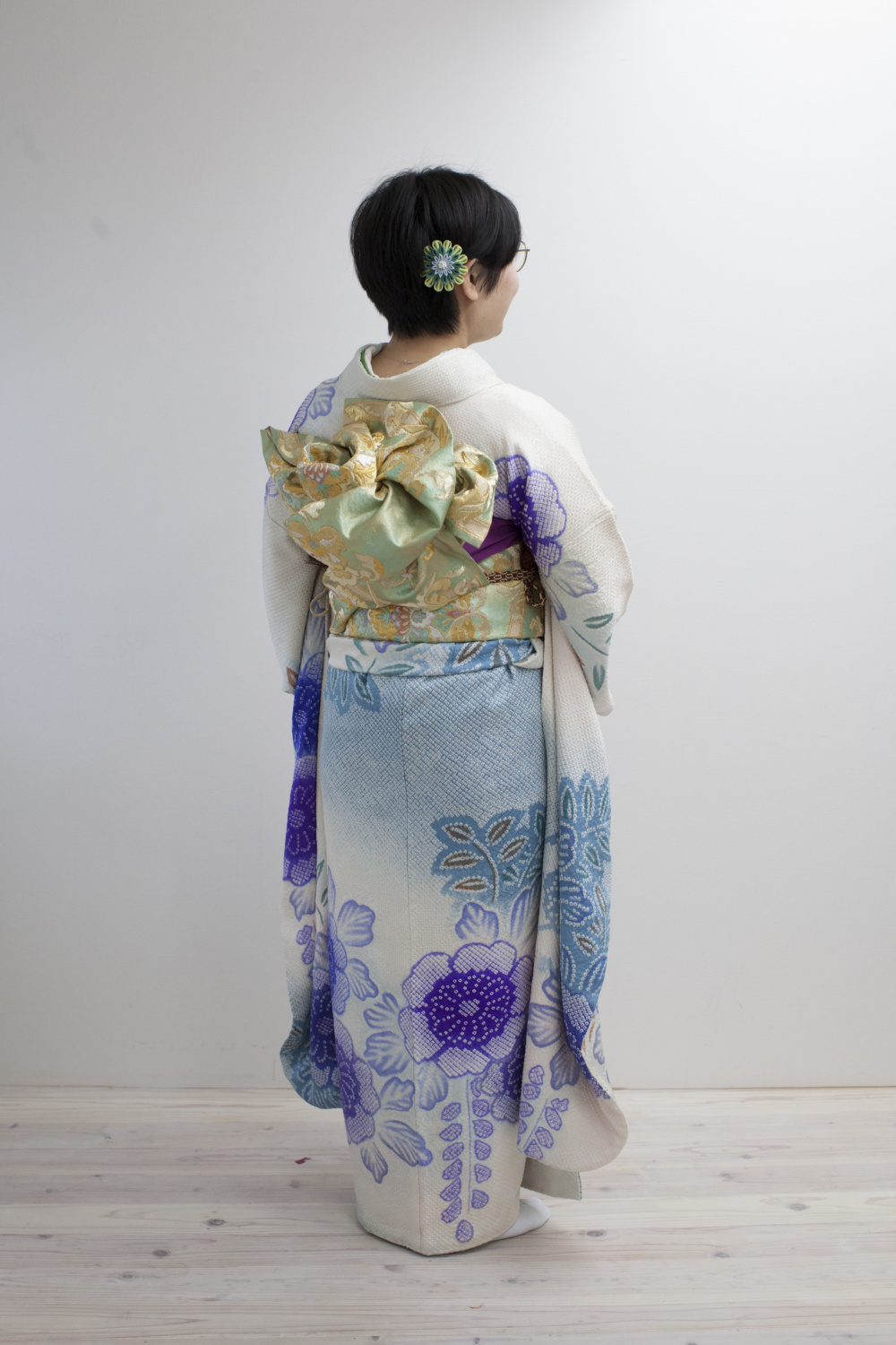 白地青花総絞り振袖 - きもの六花（ricca） | 大阪市北区中崎町 | 和裁