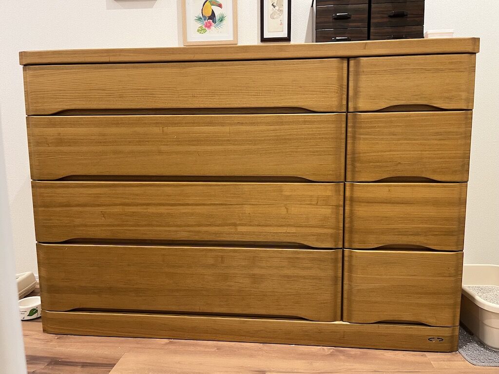 婚礼タンスをチェスト大小2台にリメイク。アクセントカラーが素敵