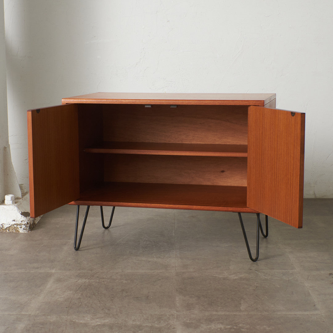 Fresco サイドキャビネット / カスタム アイアンヘアピンレッグ