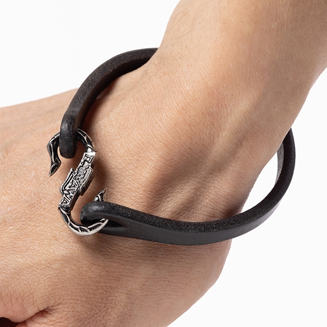 レザーフックブレスレット(ロゴ)｜DIAMOND MOON通信販売｜矢沢永吉公式