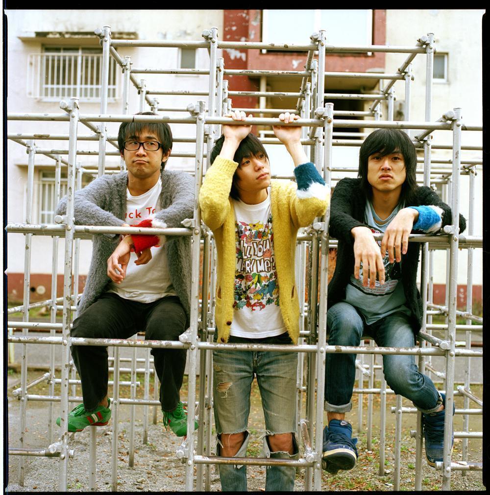 andymori、傑作ニューアルバム『革命』は虚無から生まれた？ (2011/05