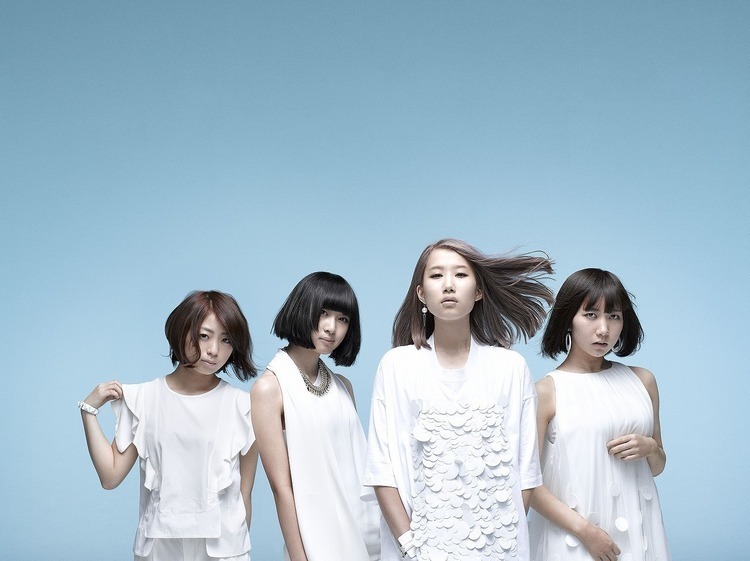 赤い公園、100秒100カットで構成された“絶対的な関係”のミュージック