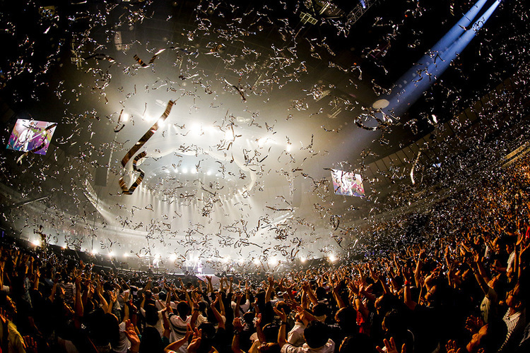 REBECCA 2015年横浜アリーナLIVEDVD 映像作品 2枚組 レア物 Amazon.co