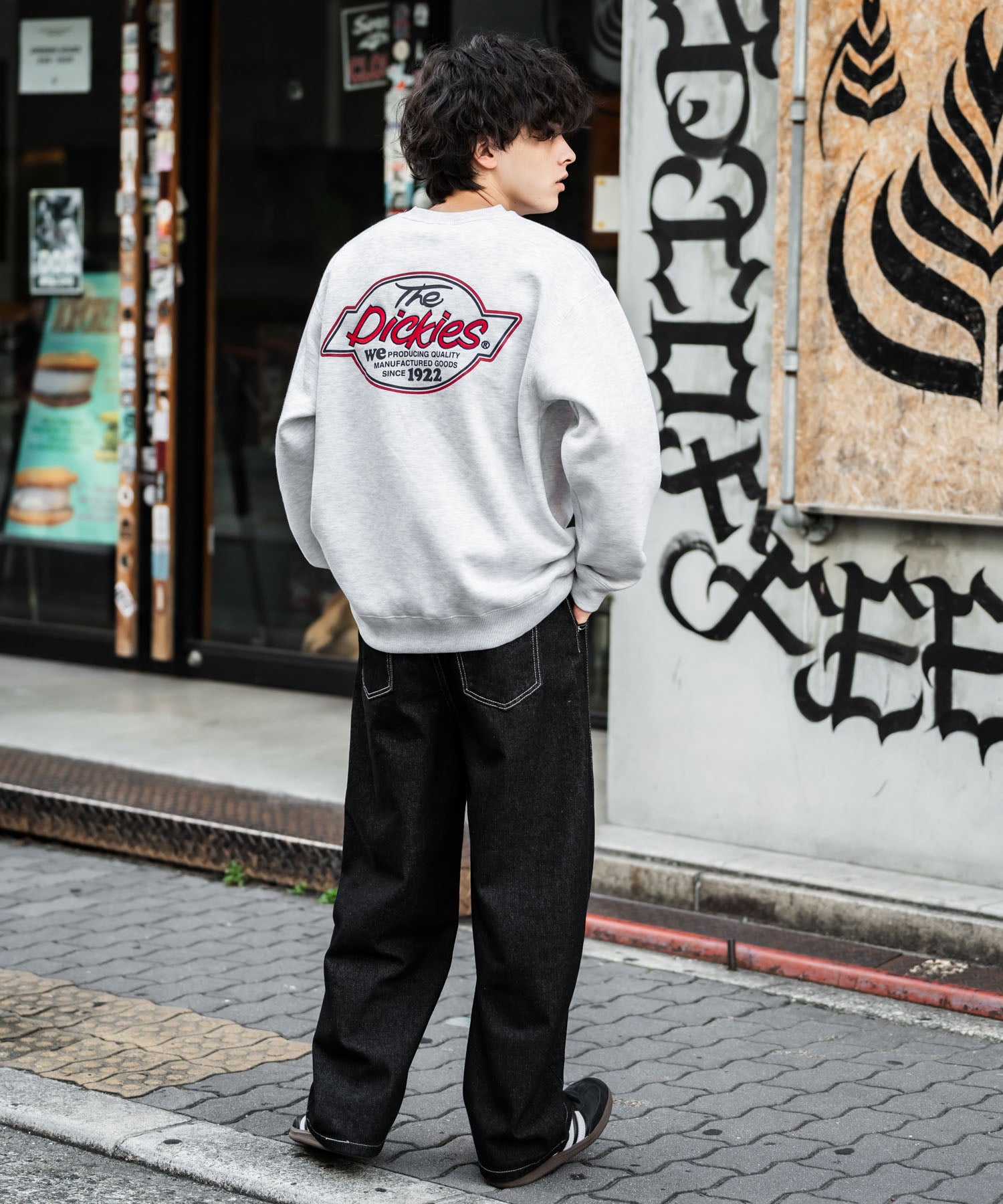 Dickies 裏起毛バックプリント刺繍クルーネック長袖スウェット