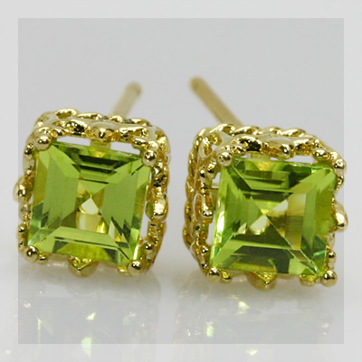 そのレーシィさの虜！」ペリドットスクエアピアス PT900 K18 K10対応