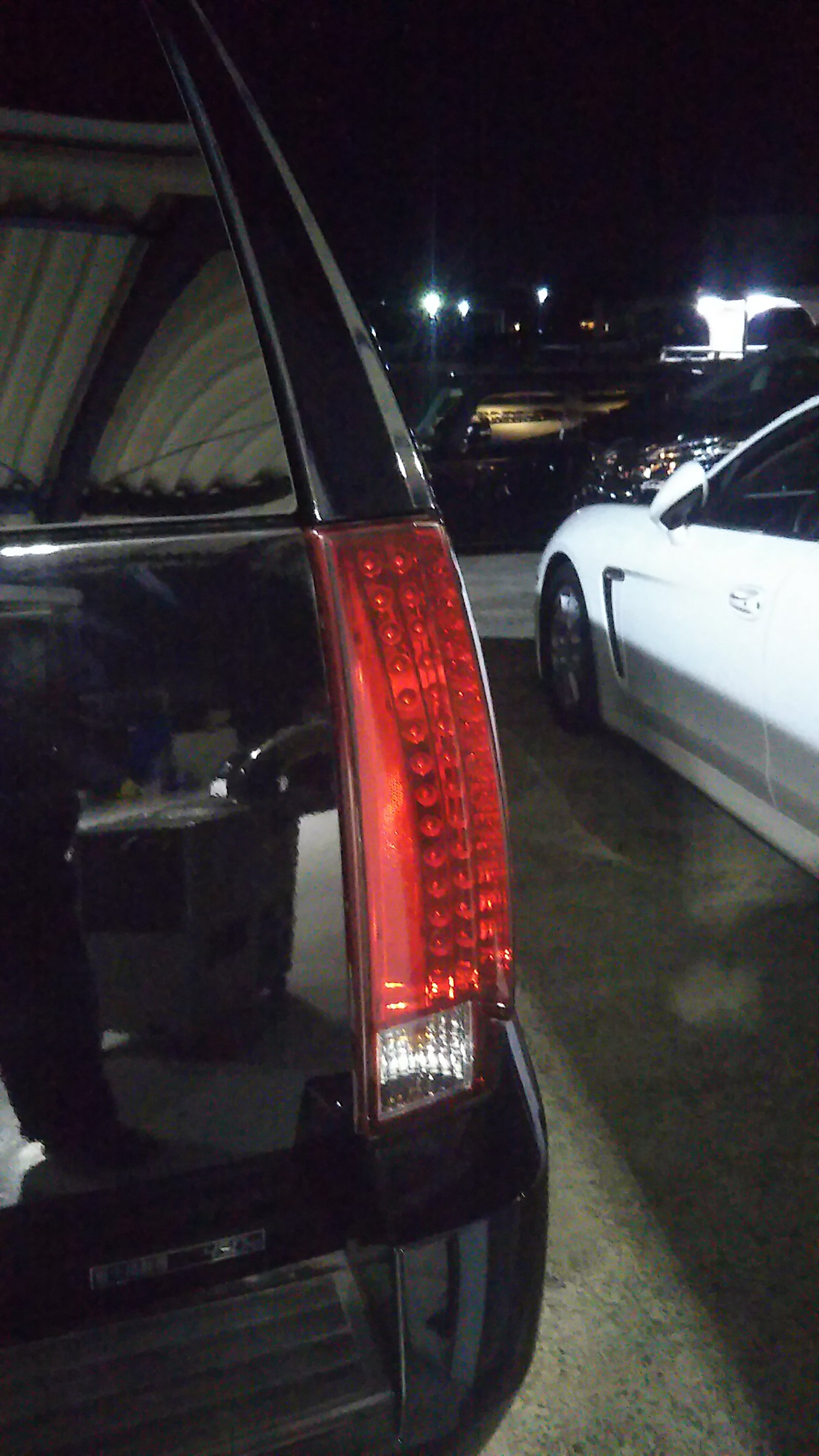 キャデラック エスカレード リアLEDコンビテールランプ 02-06y サイド