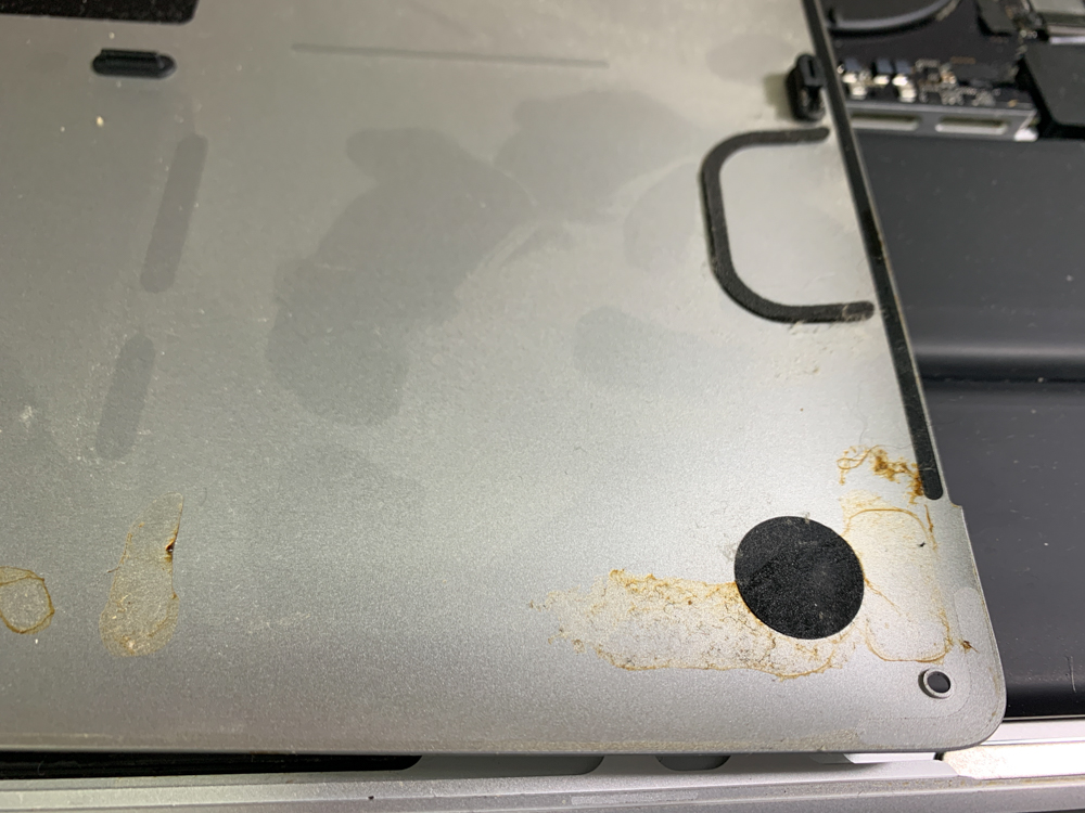 MacBook Pro (16インチ, 2019)水没 電源が入らない ロジックボード修理