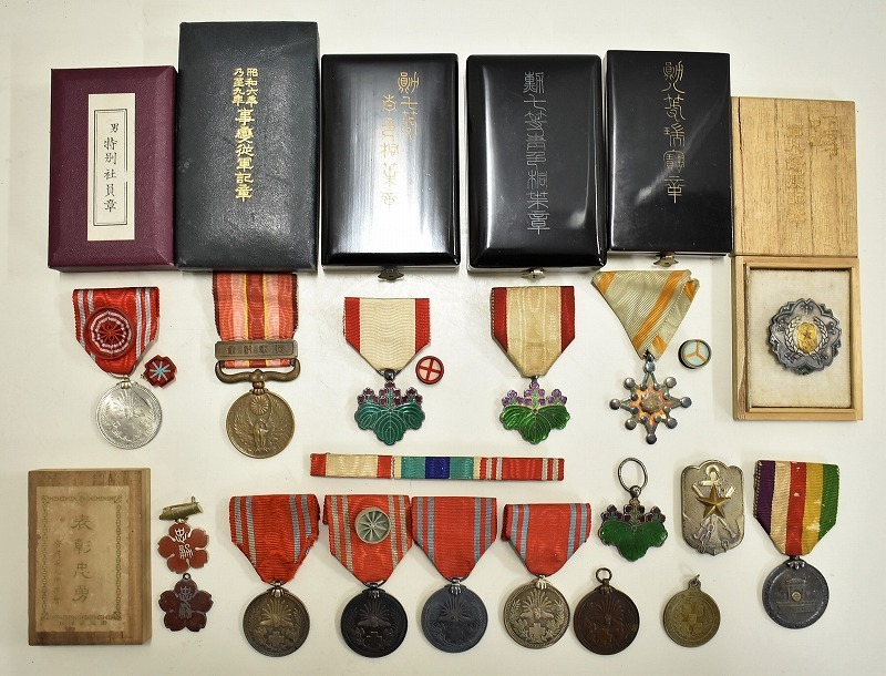 勲章 記章 旧日本軍 おまとめ 8点 旧日本軍 9勲章(11連