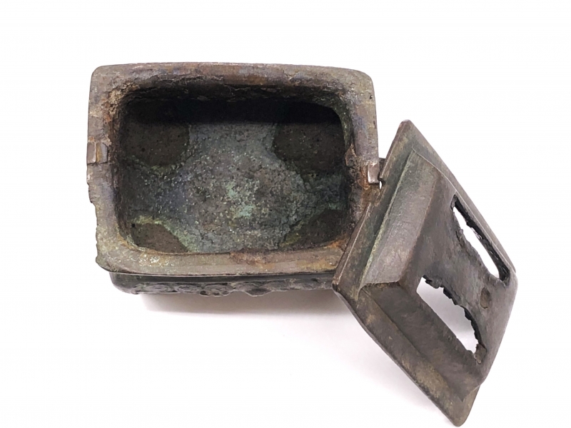 東周青銅香炉 】 方形獣胴四つ足 骨董・古玩 蔵出|サムライオークション