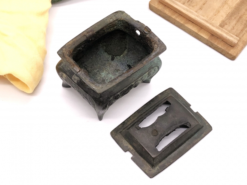 東周青銅香炉 】 方形獣胴四つ足 骨董・古玩 蔵出|サムライオークション